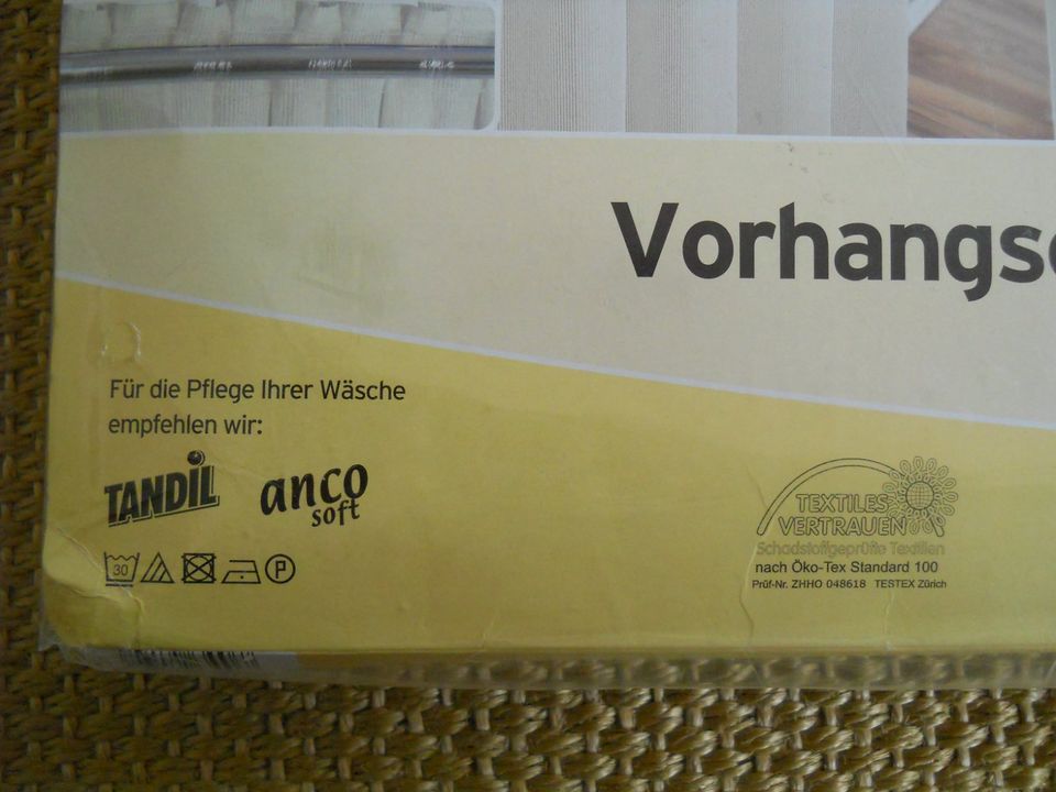 Vorhänge, montagefertig, 130x254cm, beige + weiss, NEU in OVP in Mainz