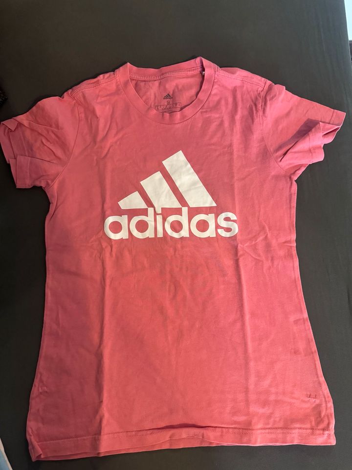 Adidas Tshirt S in Bielefeld