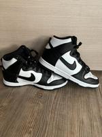 Nike Dunk High gr 36.5 UK3.5 23cm Länge schwarz/weiß Bayern - Hirschau Vorschau