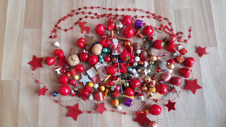 Über 140 Teile Weihnachtsdekoration Christbaumschmuck zum Basteln in Ahlen