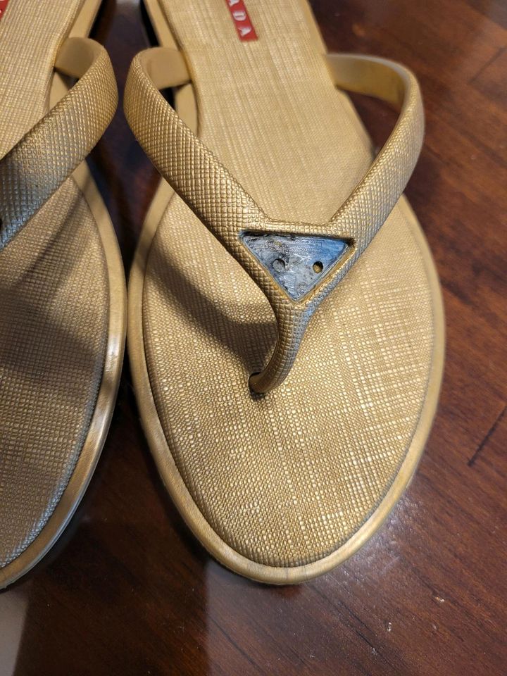 Prada Flip Flops Damen Gr. 36 in Hamburg