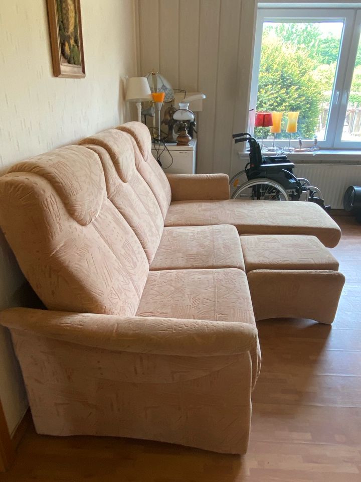 Sofa mit Kasten in Berlin