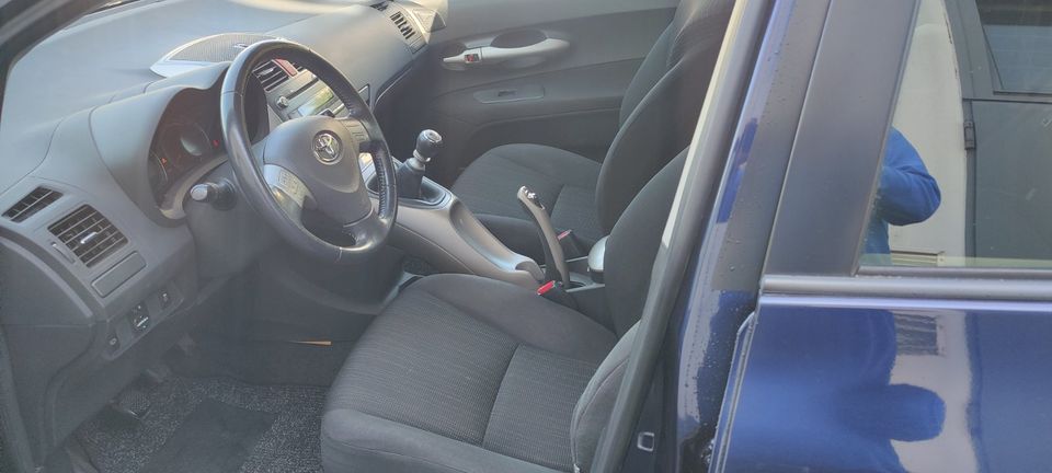 Toyota Auris Executive 4 Türer sehr sparsam Keyless go in Zweibrücken