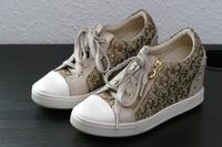 GUESS Damen Sneaker mit Absatz. Gr. EU 35. WIE NEU Stuttgart - Stuttgart-Mitte Vorschau