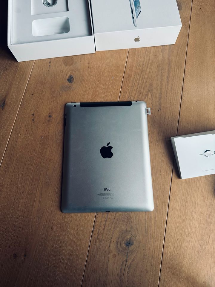 Apple iPad 3G 16GB weiß - 4. Generation in Hirschau