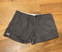 Nike kurze Hose, Größe 42 Hessen - Bensheim Vorschau