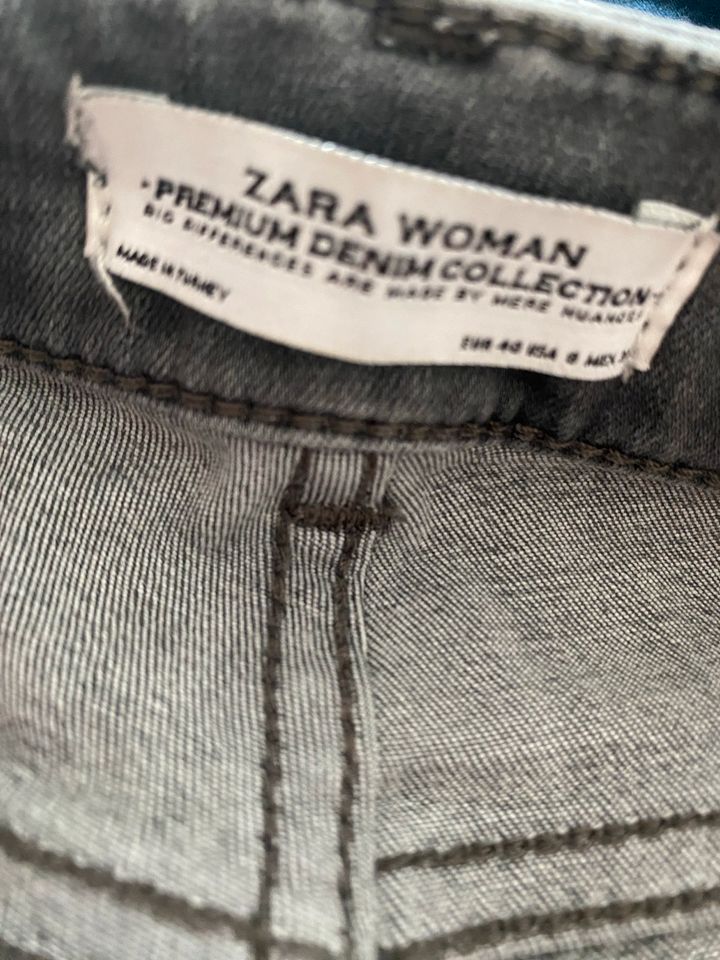 Stretch  Jeans in grau von Zara, Größe 40 in Berlin