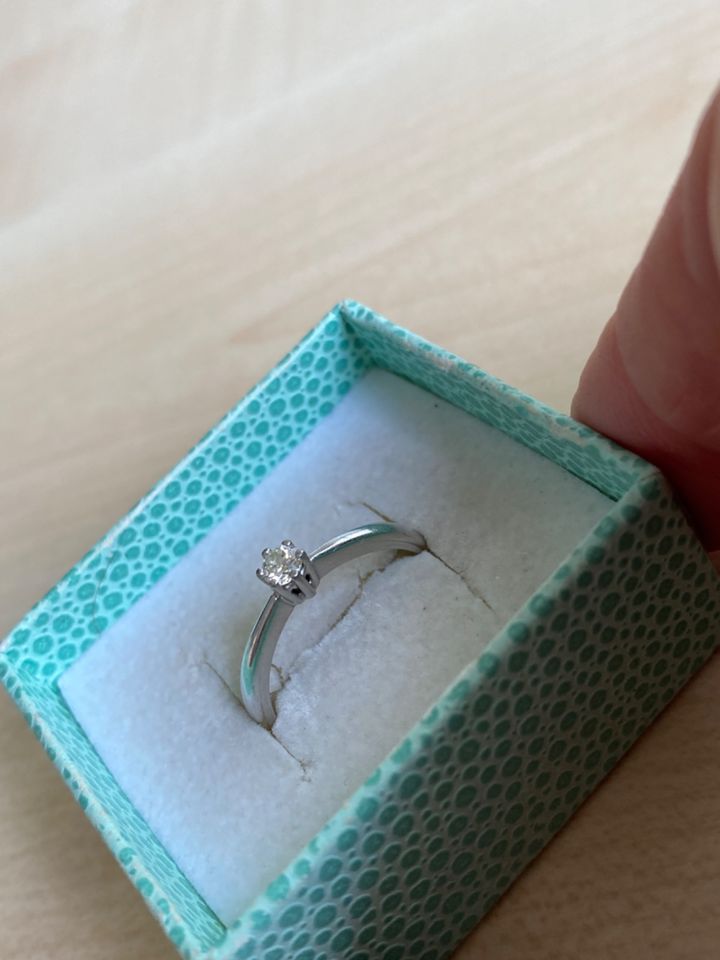 Wunderschöner Ring mit Diamanten 0,15 ct. - 585 Gold in Hilden
