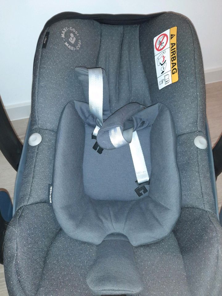 Maxi Cosi Babyschale in Bremen