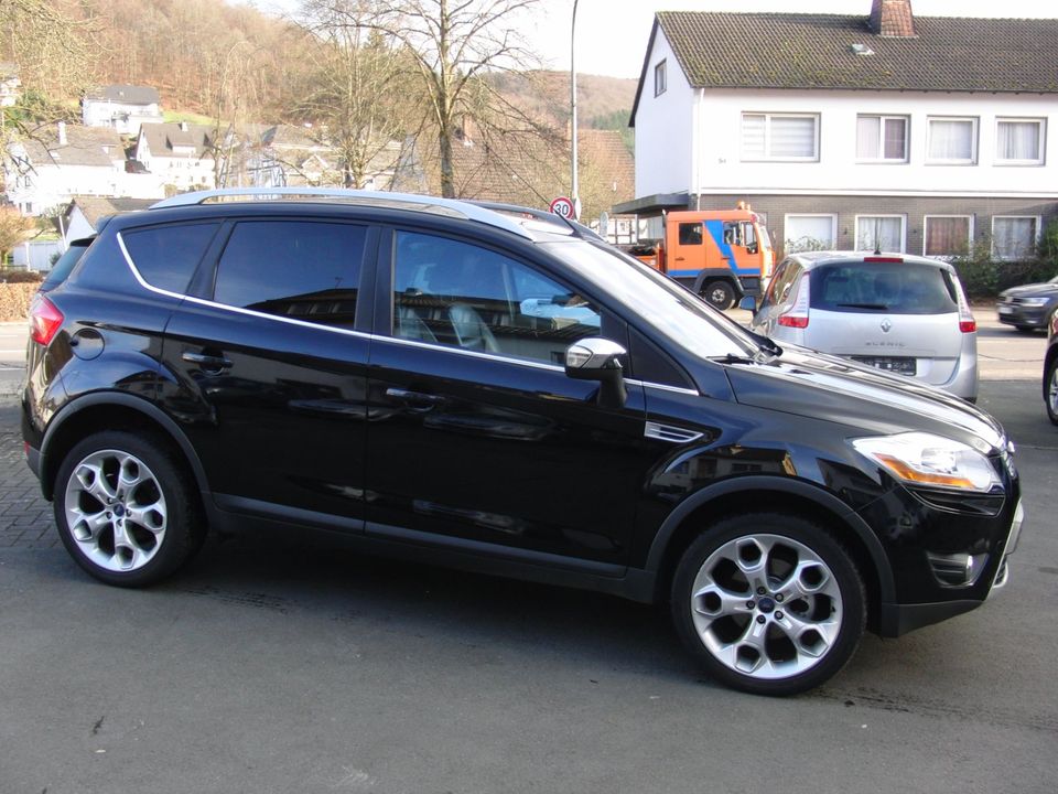 Ford Kuga 2.0 TDCI Titanium 4x4 Leder, Xenon in Lennestadt