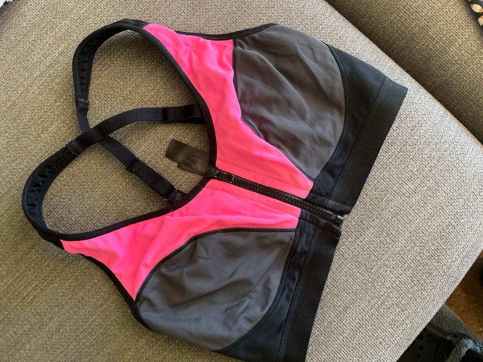 Hunkemöller HKMX Sport Short Bustier  38 C Körbchen Top Oberteil in Salzwedel