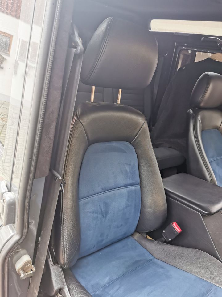 Land Rover Defender Leder Alcantara Sitze vorn in Berg