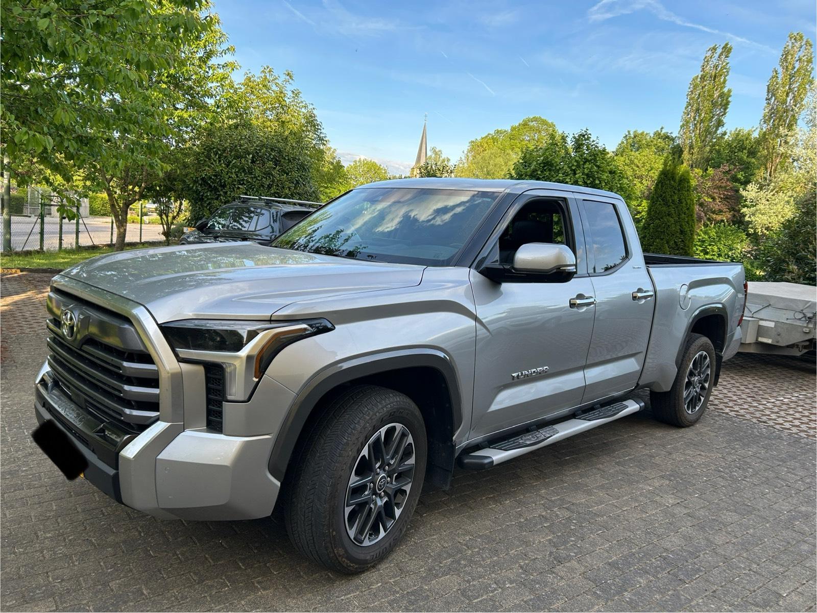 Abbildung des Autos Toyota Tundra  2022   Li…