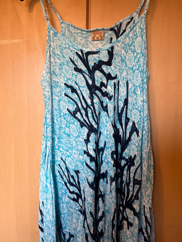 Sommerkleid hellblau-weiß in Lützow