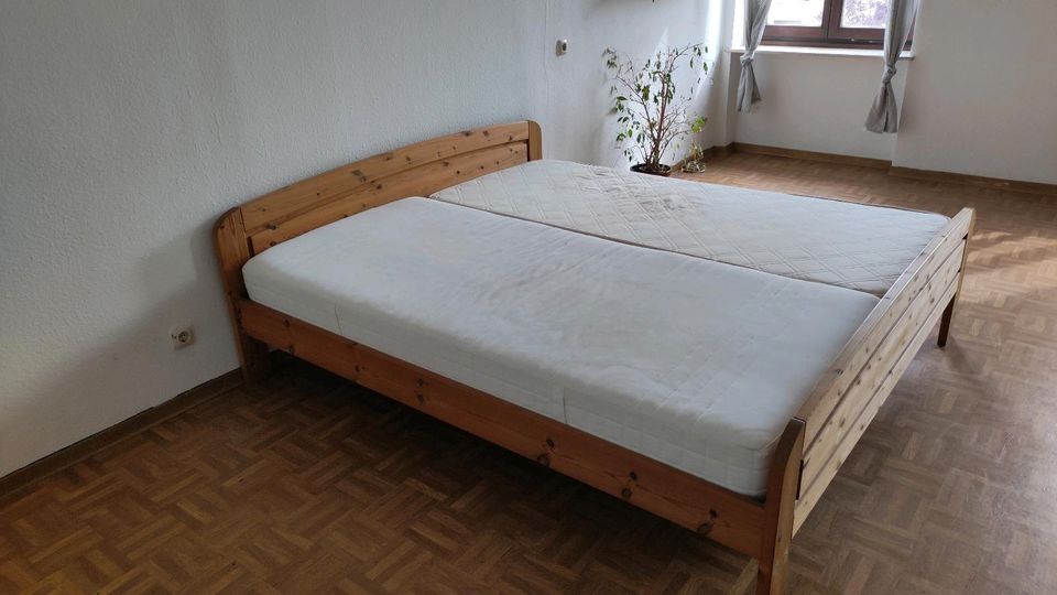 Doppelbett Holz 180x200 inklusive 2 Matratzen in Trier
