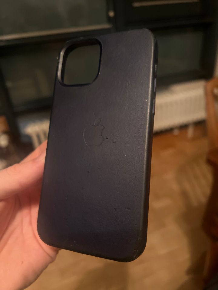 Apple iPhone 12 Leder case original schwarz-blau in Leipzig