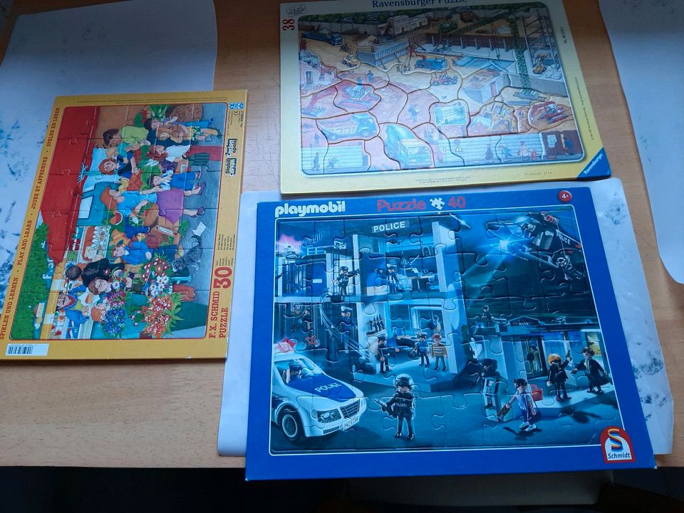 3 Kinderrahmen Puzzle Playmobil Polizei, Baustelle, Markt in Hürth