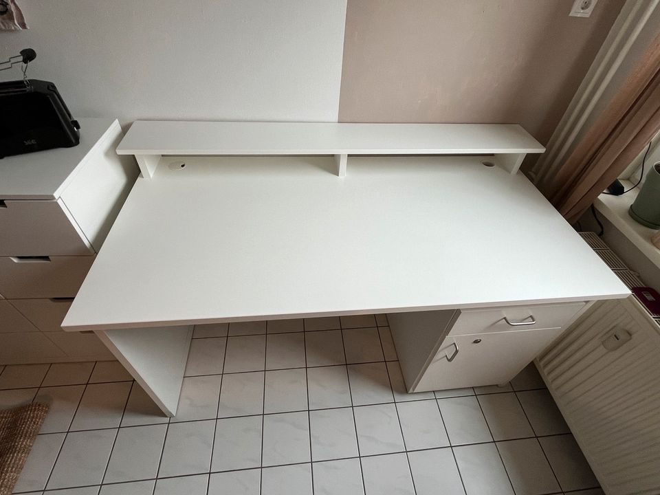 massiver Schreibtisch mit zugehörigen Unterschrank 160 x 80 in Hamburg