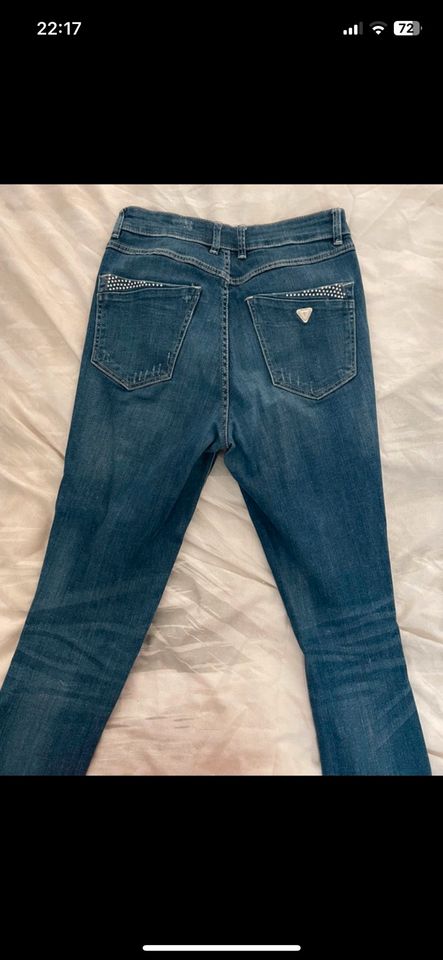 Original Guess Ripped-jeans Damen Größe S/36 in Farbe Blau in Potsdam