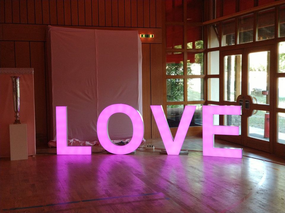 XXL LOVE Leuchtbuchstaben LED Buchstaben Hochzeit in Schweinfurt