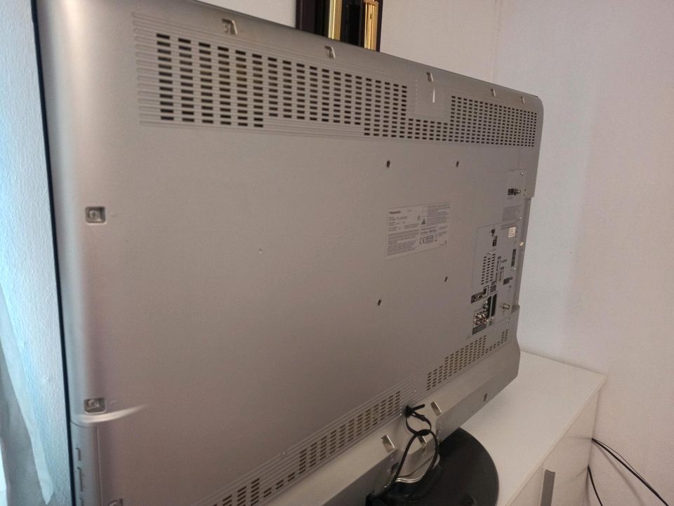 Panasonic Viera LCD TX - L42 V 20E für Bastler in Andernach