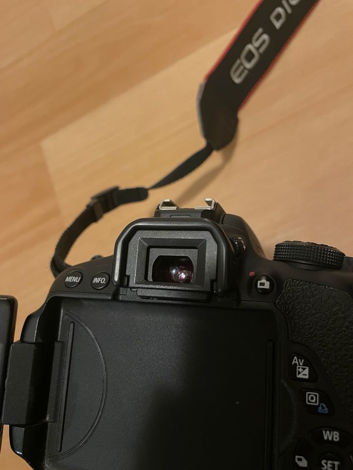 Spiegelreflexkamera Canon EOS 700D mit Zubehör - wie neu! in Würzburg