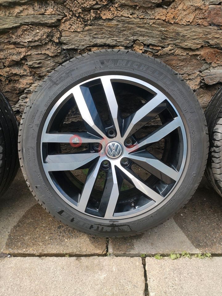 VW Golf Madrid 17" Alufelgen 225/45 R 17 Michelin Sommerräder in Kasel