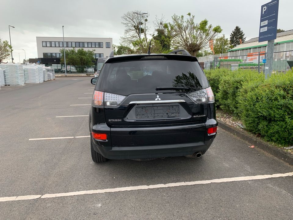 MITSUBISHI OUTLANDER erste hand in Köln