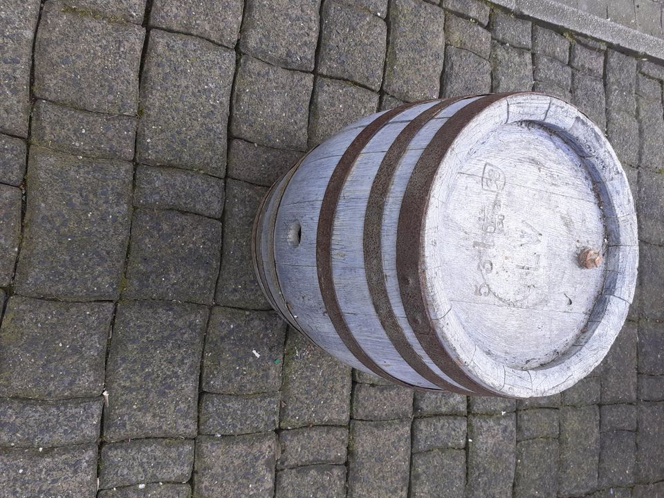 altes Holz Fass - ca. 55 cm hoch, Durchmesser ca. 40 cm in Essen