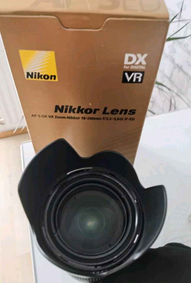 Nikon Objektiv 18x200mm in Oberhausen