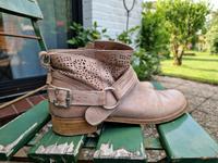 Stiefelette Gr.39 beige Niedersachsen - Tespe Vorschau