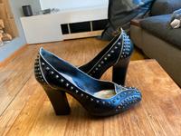 Heiße Pumps von Hugo Boss Gr 39 Leipzig - Sellerhausen-Stünz Vorschau