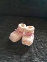 Baby Schuhe Schühchen Socken Neu Handarbeit beige Nordrhein-Westfalen - Schermbeck Vorschau