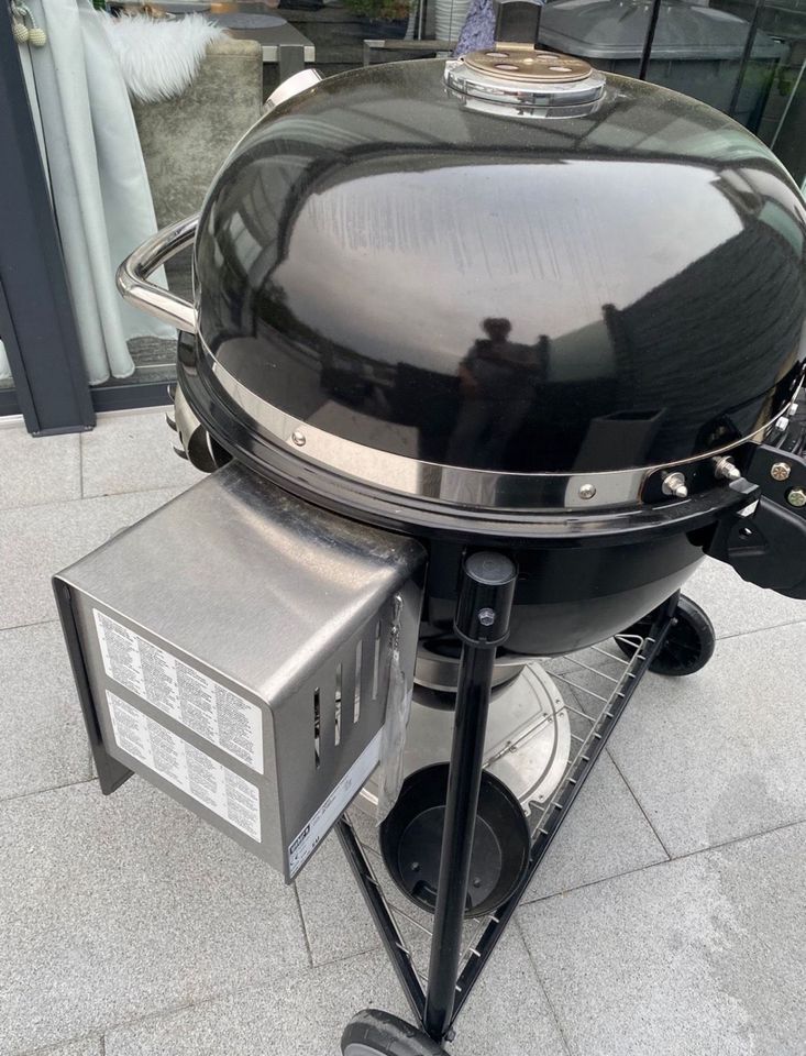 Weber Grill Summit Charcoal Holzkohle Gas Top Zustand! in Leuterod