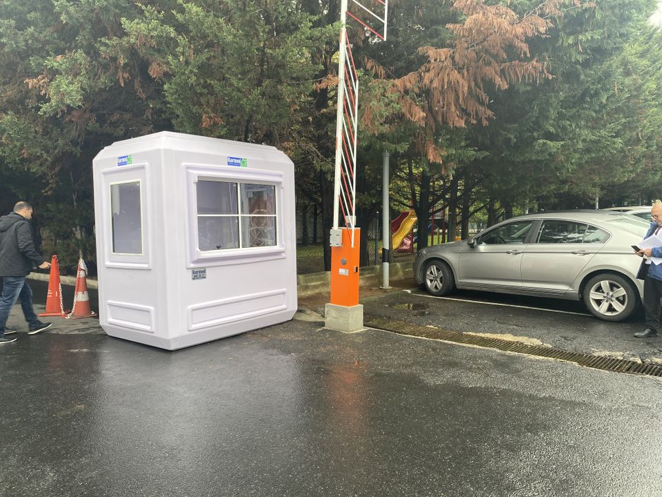 Pförtnerhaus | Wachhaus | Verkaufsmobil | Mobile Verkaufsstände | Verkaufspavillion | Kioskkabine | Kassenhaus | Mobiler Kiosk | Mobiler Marktstand | Verkaufsstand | Barrierefrei | Mobile Toilette in Centrum