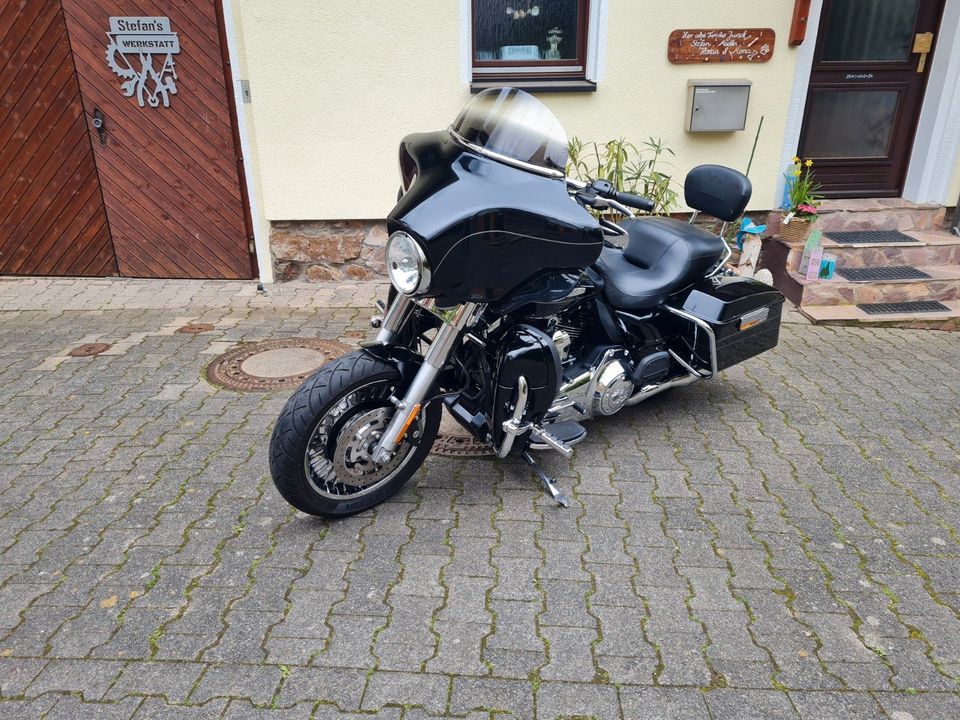 Harley-Davidson Electra-Glide FLHTK Ultra Limited in Trechtingshausen