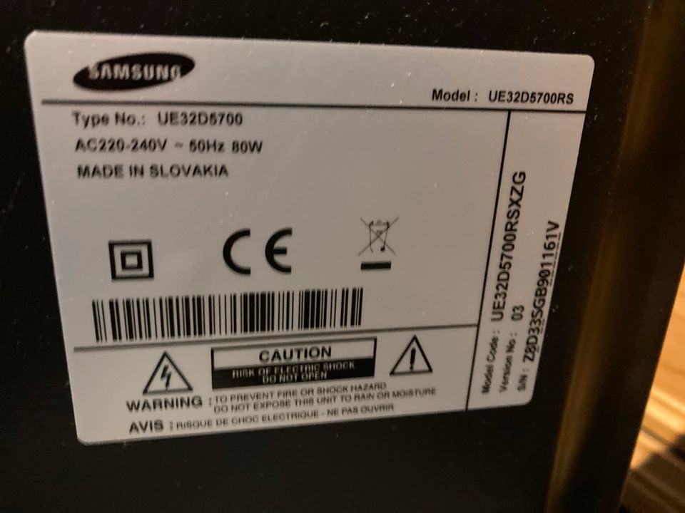 SAMSUNG Smart TV UE32D5700 mit Standfuß und Wandhalterung in Bad Münstereifel