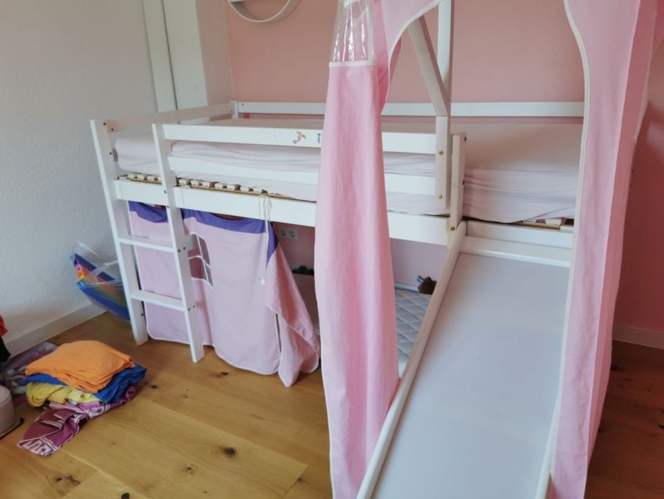Kinderbett Hochbett Kinderhochbett Traum in weiß rosa 55€* in Reiskirchen