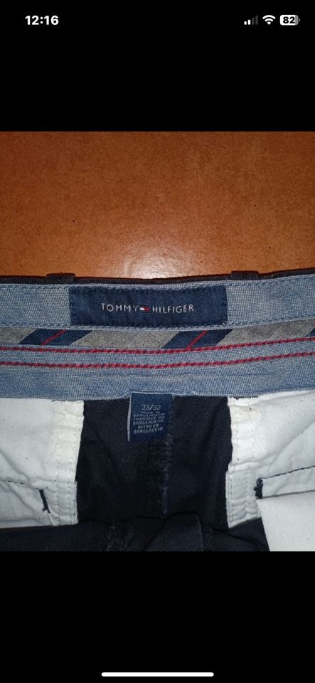 Tommy Hilfiger Chino 33/32 in Püttlingen