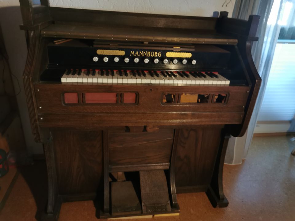 altes Harmonium in Frauenau