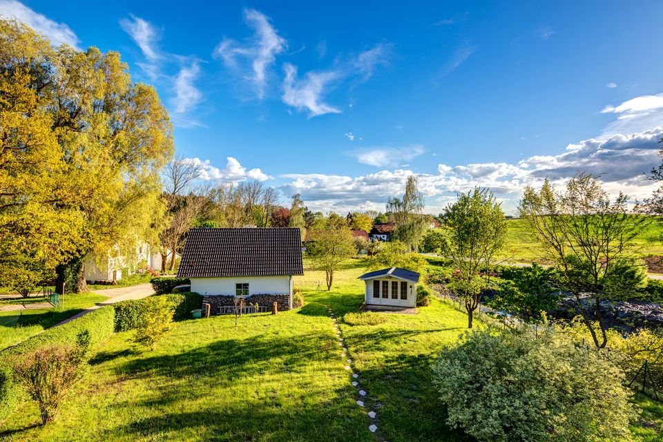 Baierbach: Einzigartiges Einfamilienhaus mit 2.500 m² Grund - frei in Baierbach