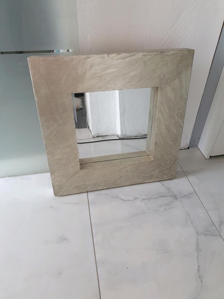Spiegel  80× 80 in Frechen