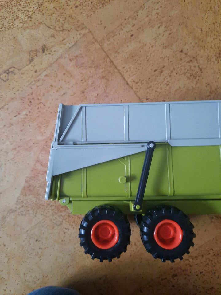 Dickie Toys Claas Traktor mit Anhänger Trecker in Petershagen