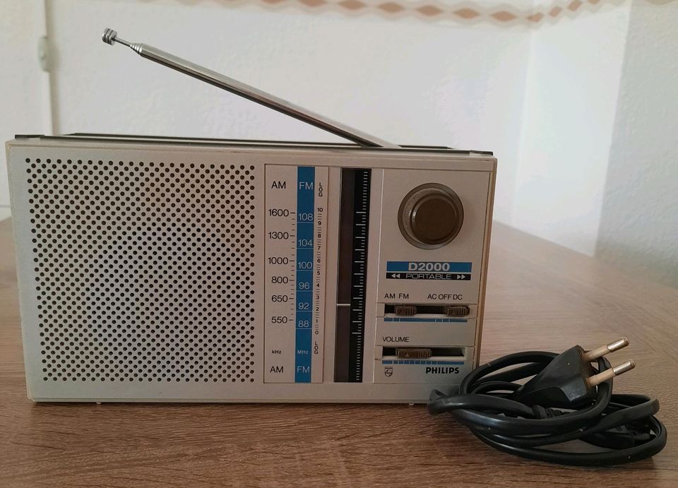 Philips D2000 Transistor Radio, in Bayern - Fürth | Radio & Receiver  gebraucht kaufen | eBay Kleinanzeigen ist jetzt Kleinanzeigen