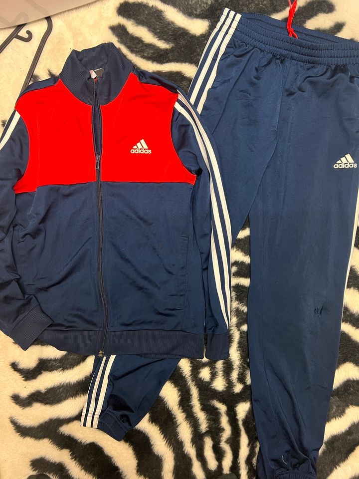 Adidas Jogging Jacke Kinder Gr.152 in Mülheim (Ruhr)