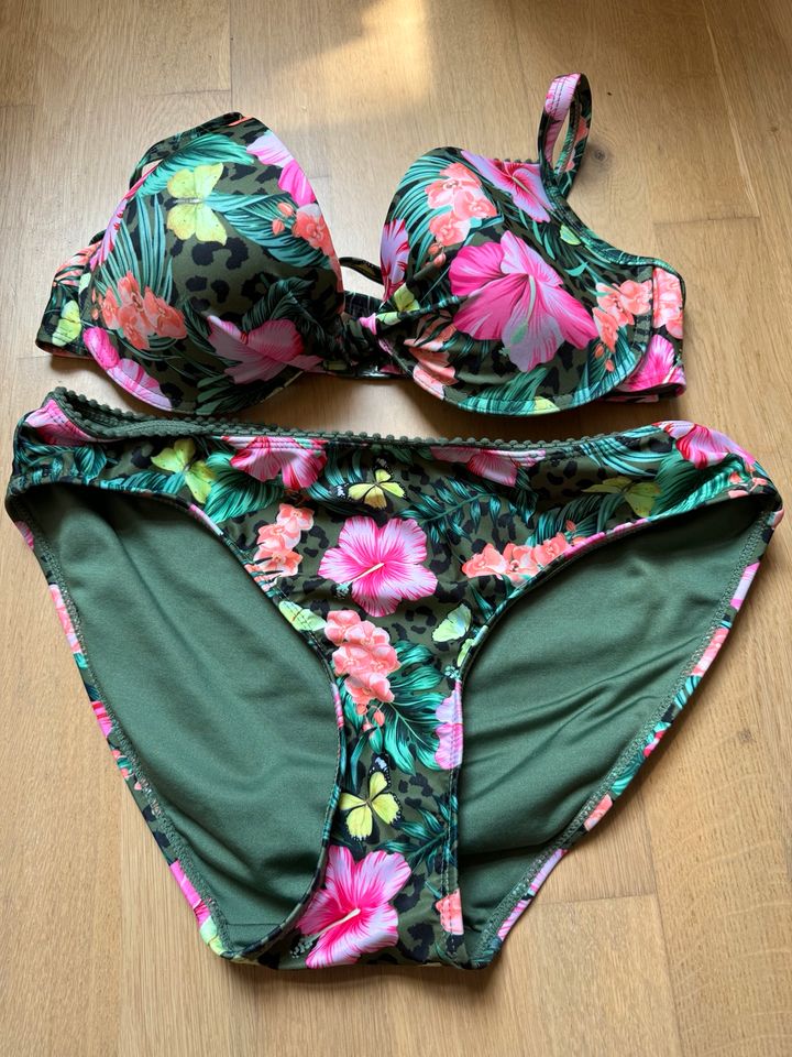 Blumen Bikini in Berlin