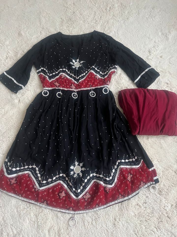 Afghanisches Kleid in Erkrath