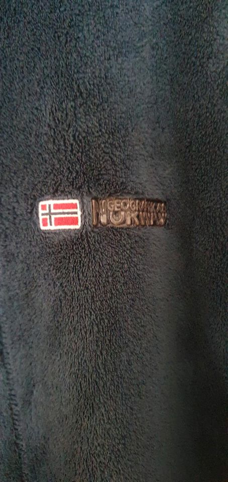 Fleece Sweatjacket IN XL "NORWAY GEORAPHICAL" TRECKING ADVENTURE. in Aurich