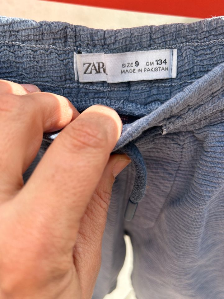 ZARA lässige  kurze Hose Shorts Sweatshorts Gr. 9 134 140 in Stuttgart