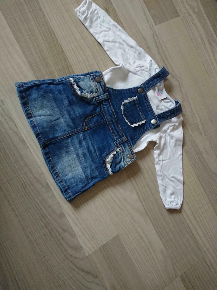 Süßes Set Jeansrock und Langarmshirt in Neukloster